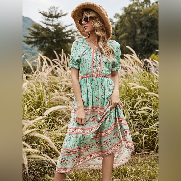 boutique Dresses & Skirts - Gum Leaf Tied Flounce Sleeve Printed Midi Dress​